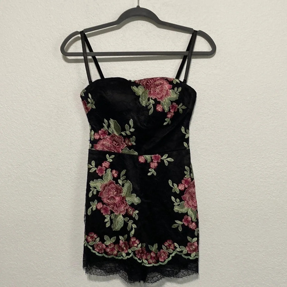 Bebe NEW Francis Fairy Embroidered Laceup Romper Romantic Goth Romper Size 0 - Picture 1 of 7